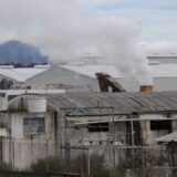 foto de una empresa contaminando